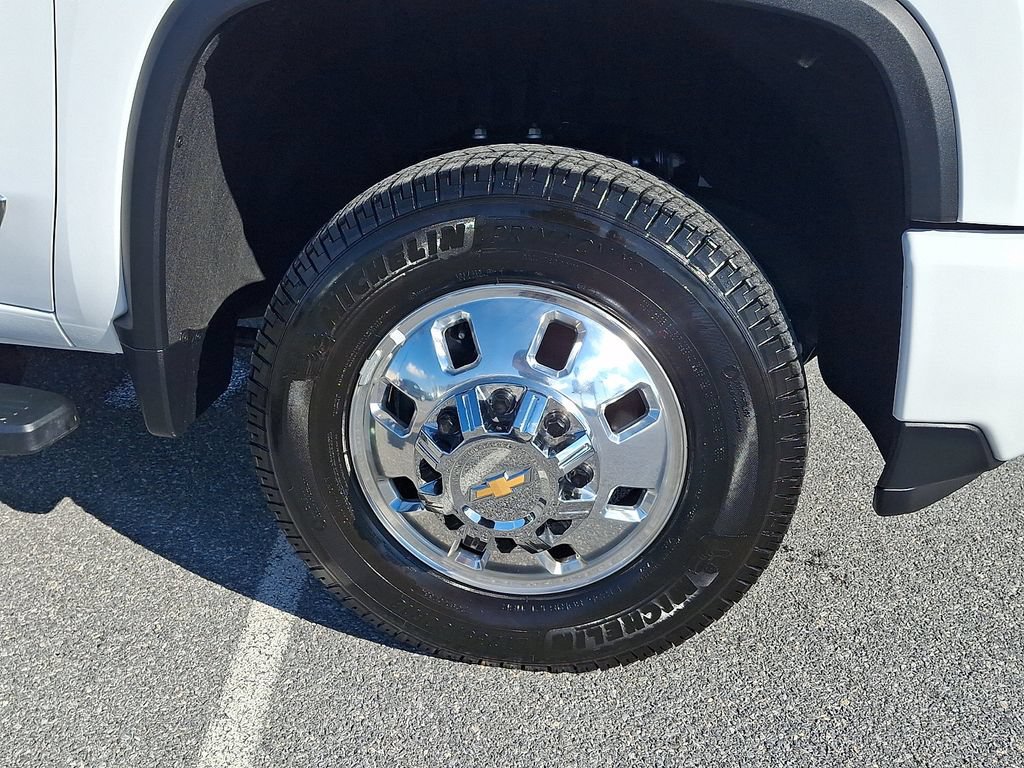 Used 2026 Chevrolet Silverado 3500 High Country w/ High Country Premium Package AWD/4WD image 9