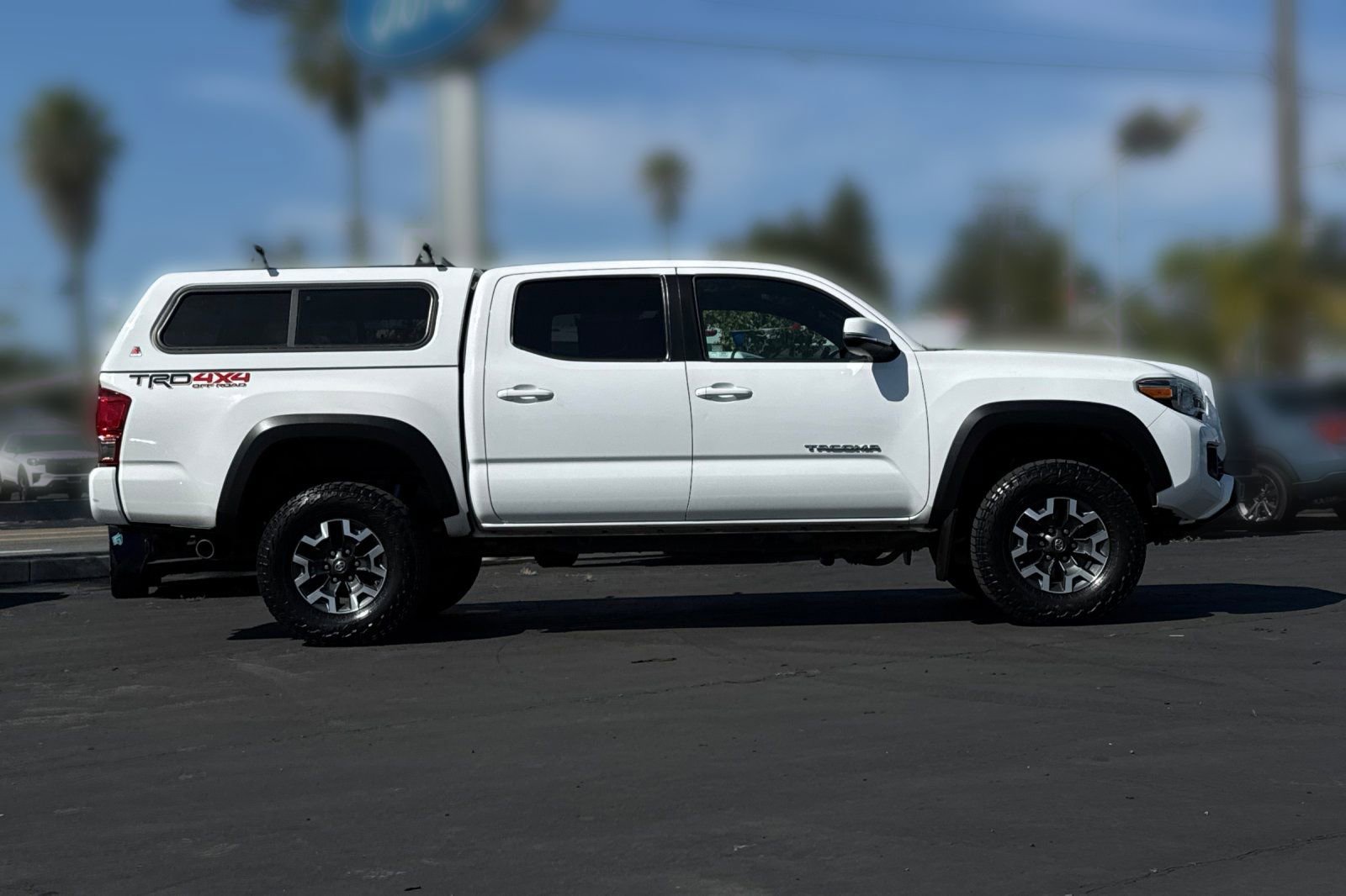 Used 2017 Toyota Tacoma TRD Off-Road AWD/4WD image 29