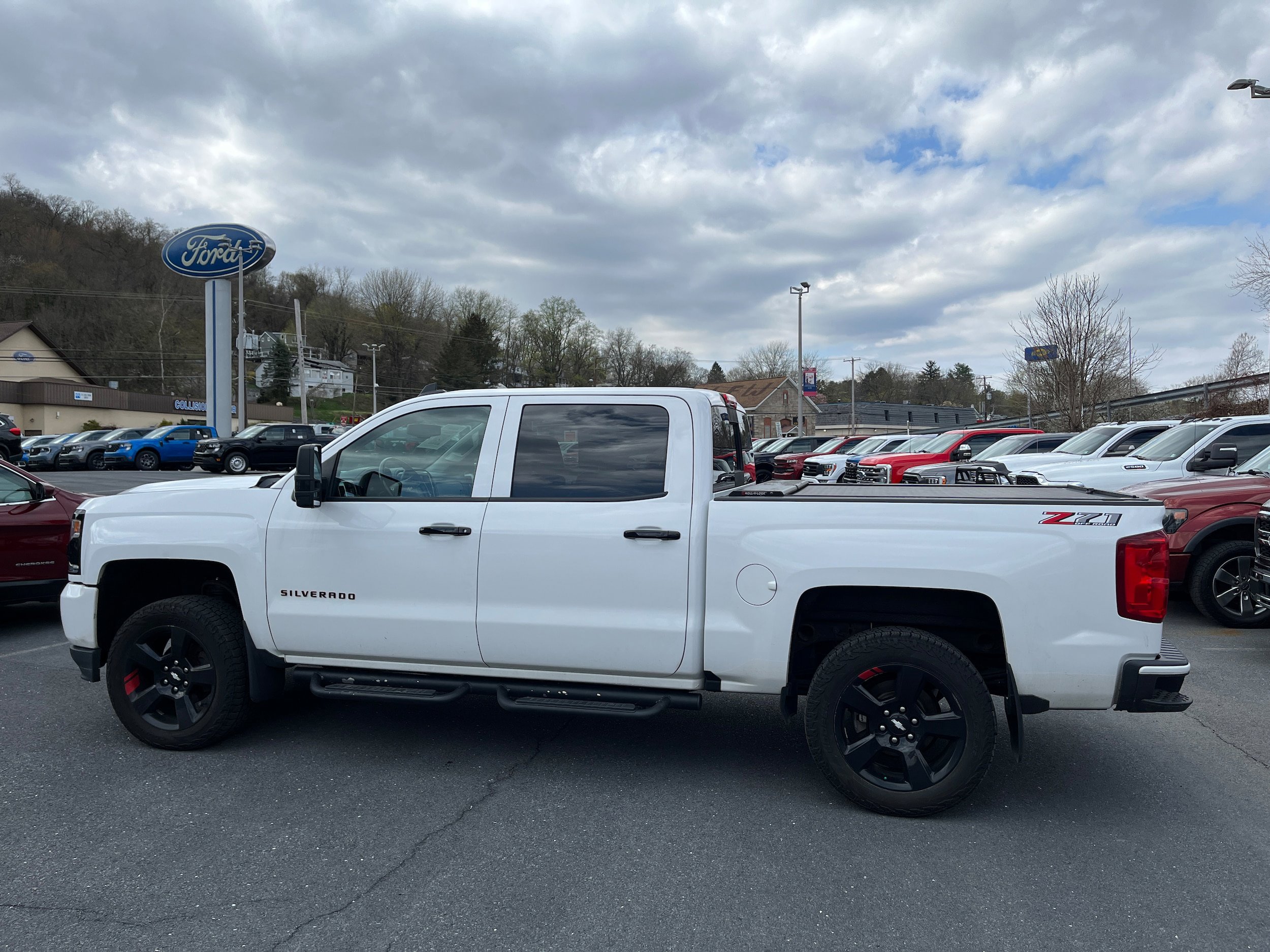 Used 2018 Chevrolet Silverado 1500 LTZ Z71 w/ Redline Edition AWD/4WD image 6