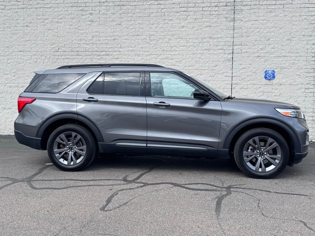 Certified 2023 Ford Explorer XLT w/ Equipment Group 202A AWD/4WD image 2