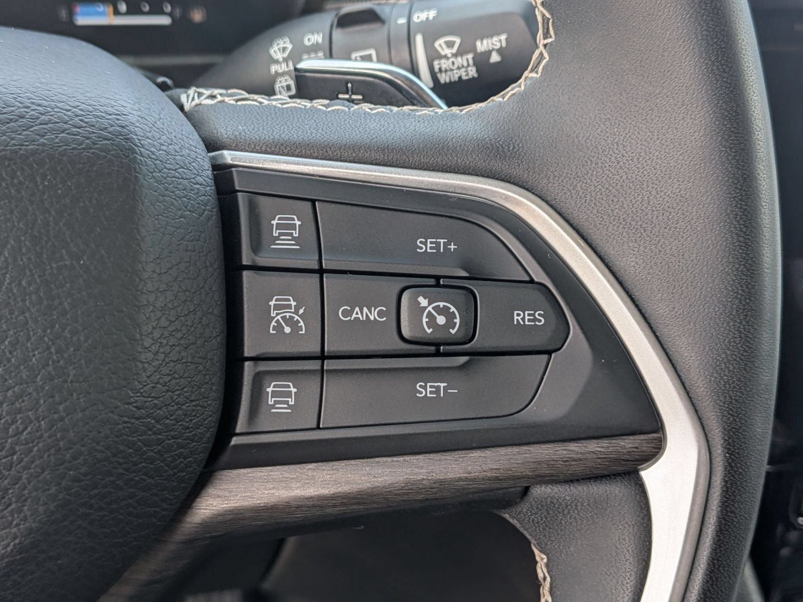 Used 2023 Jeep Grand Cherokee Limited AWD/4WD image 20