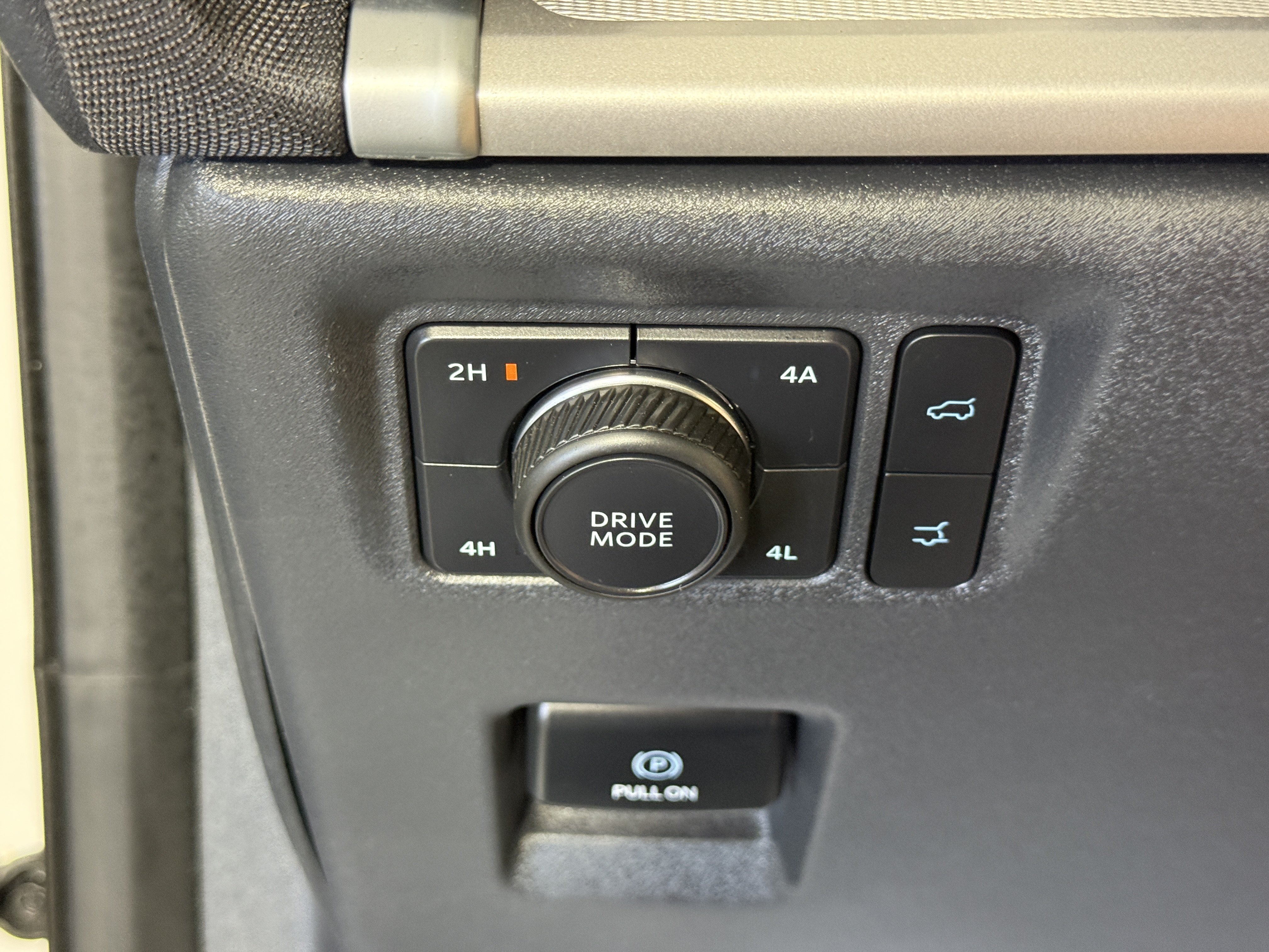 Certified 2025 Ford Expedition Active AWD/4WD image 24