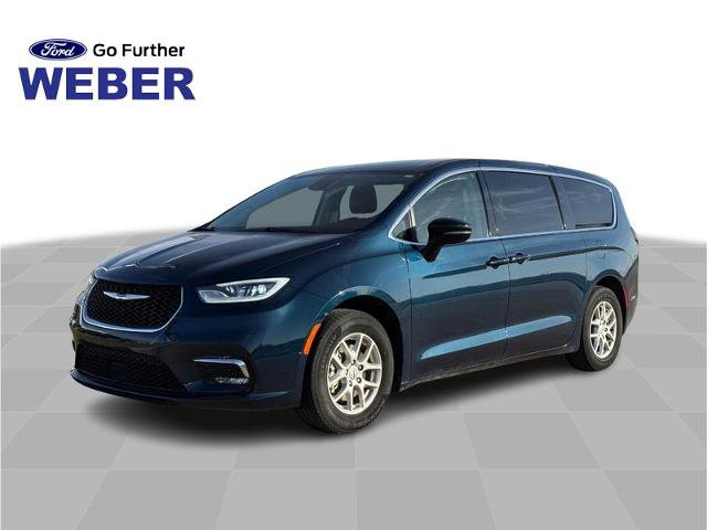 Used 2024 Chrysler Pacifica Touring-L FWD image 1