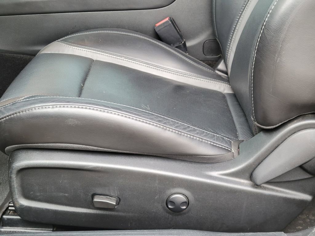 Used 2022 Dodge Challenger SXT w/ Plus Package image 19