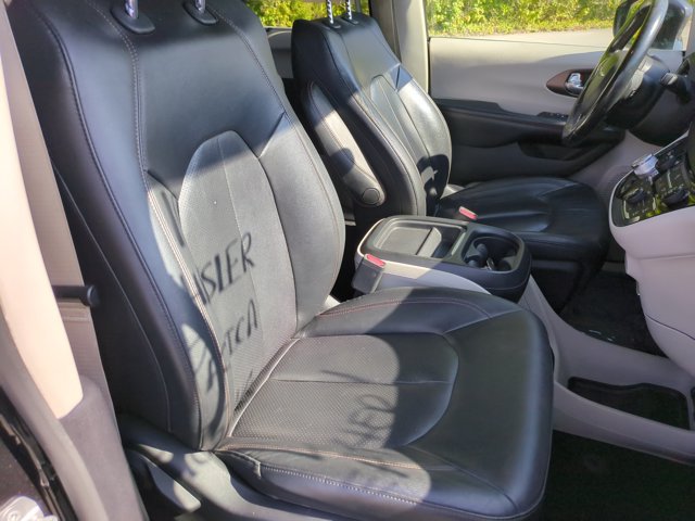 Used 2019 Chrysler Pacifica Touring-L FWD image 34
