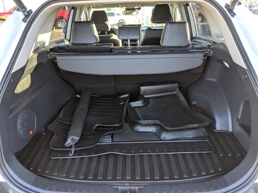 Used 2023 Toyota RAV4 XLE Premium AWD/4WD image 18
