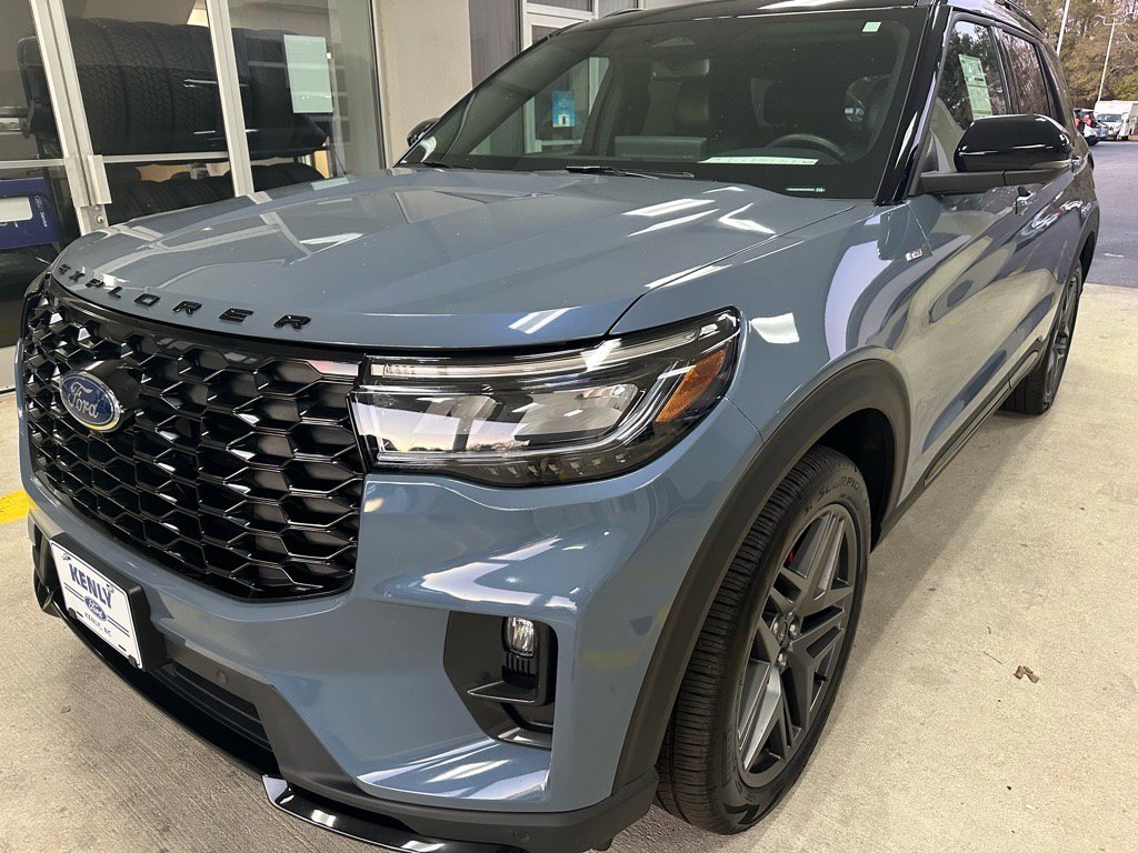 Certified 2025 Ford Explorer ST-Line w/ Premium Package image 3