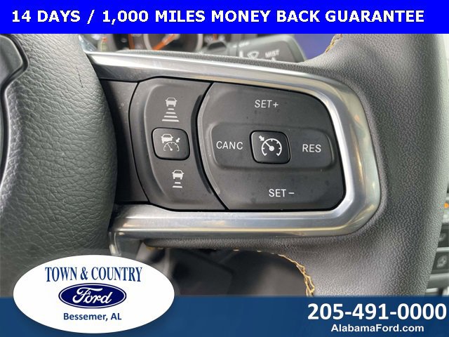 Used 2025 Jeep Wrangler Sahara image 19