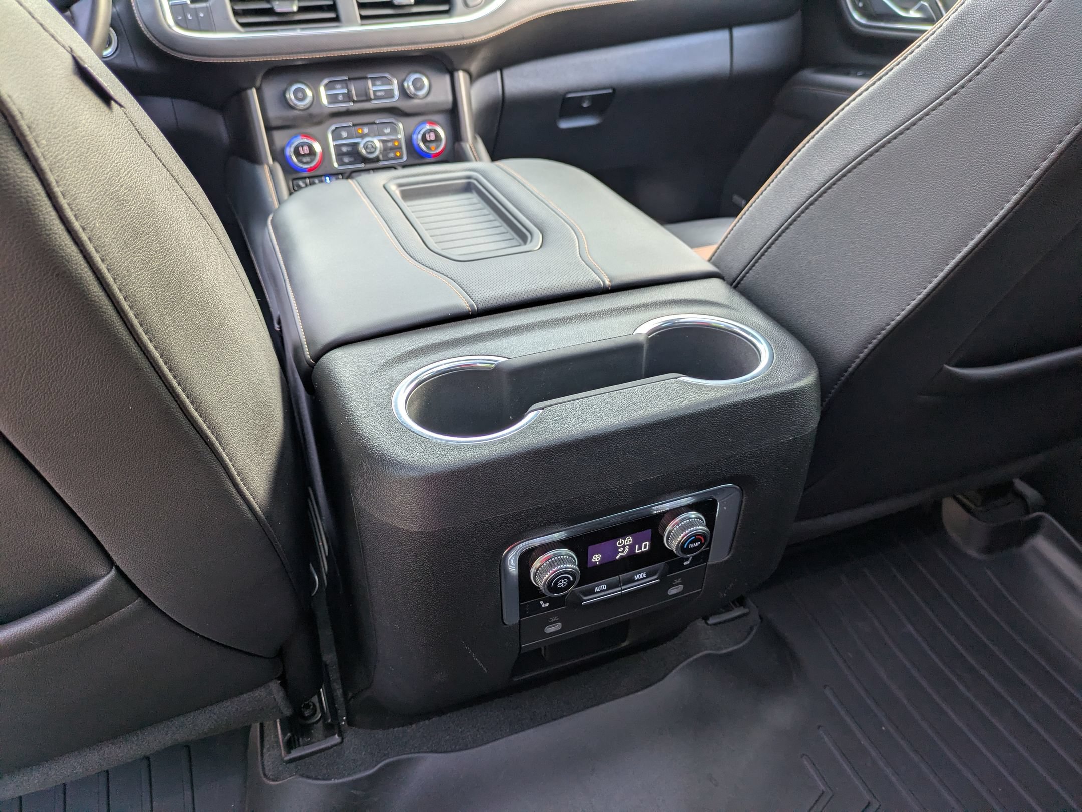 Used 2023 GMC Yukon XL AT4 AWD/4WD image 31