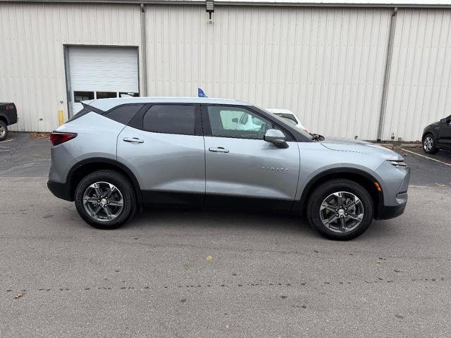 Used 2025 Chevrolet Blazer LT image 3