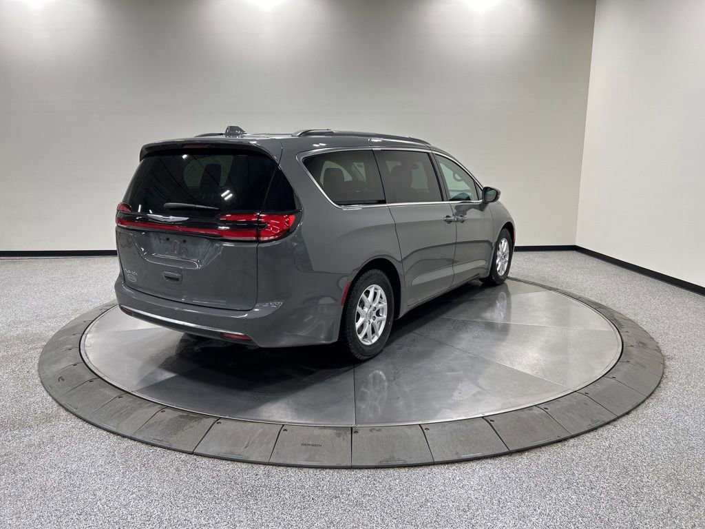 Used 2022 Chrysler Pacifica Touring-L image 5