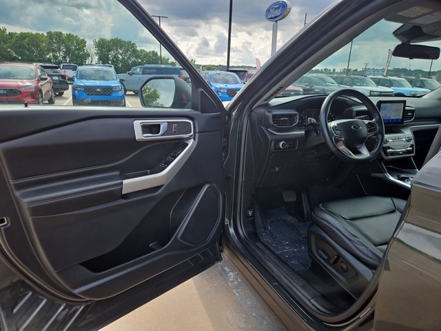 Certified 2022 Ford Explorer XLT w/ Equipment Group 202A AWD/4WD image 9