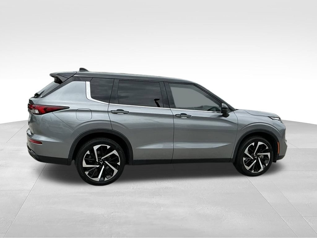 Used 2023 Mitsubishi Outlander SEL FWD image 12