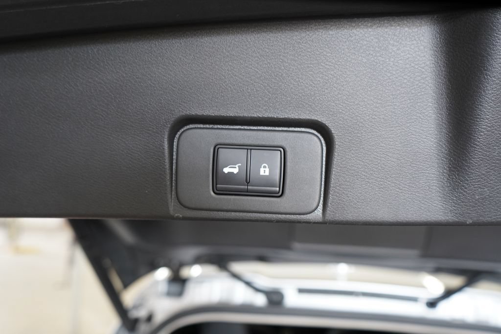 Used 2025 Nissan Rogue SV FWD image 25