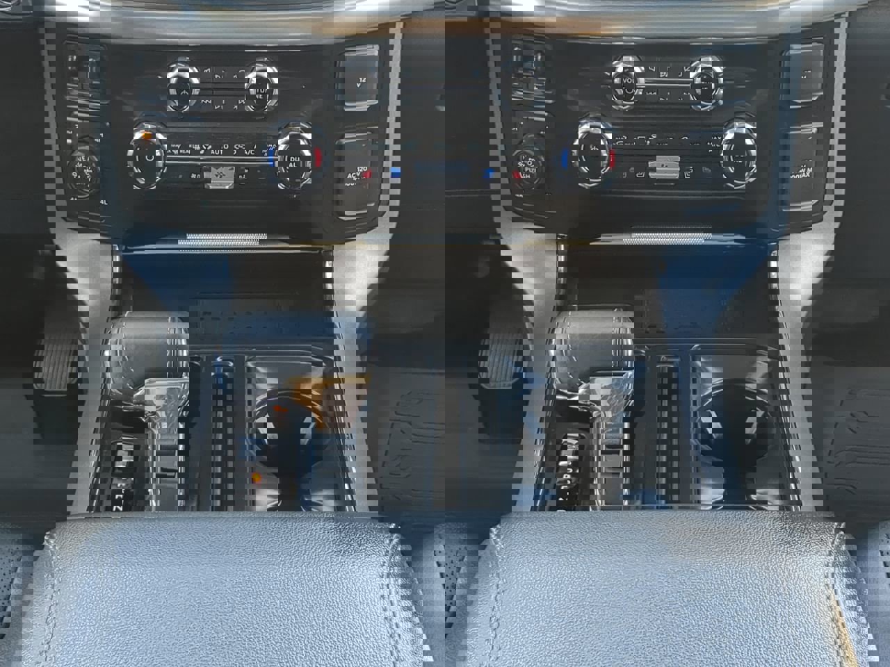 Certified 2023 Ford F150 Lariat w/ Equipment Group 502A High image 17