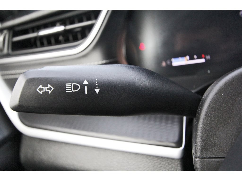 Used 2025 Jeep Grand Cherokee Altitude RWD image 17
