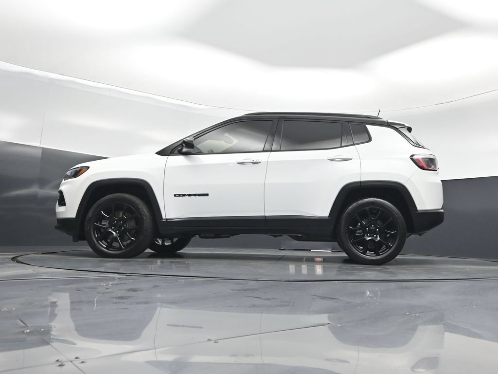 Used 2023 Jeep Compass Latitude AWD/4WD image 7