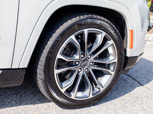 Used 2022 Jeep Grand Wagoneer Series III w/ Rear Seat Video Group 1 AWD/4WD image 8