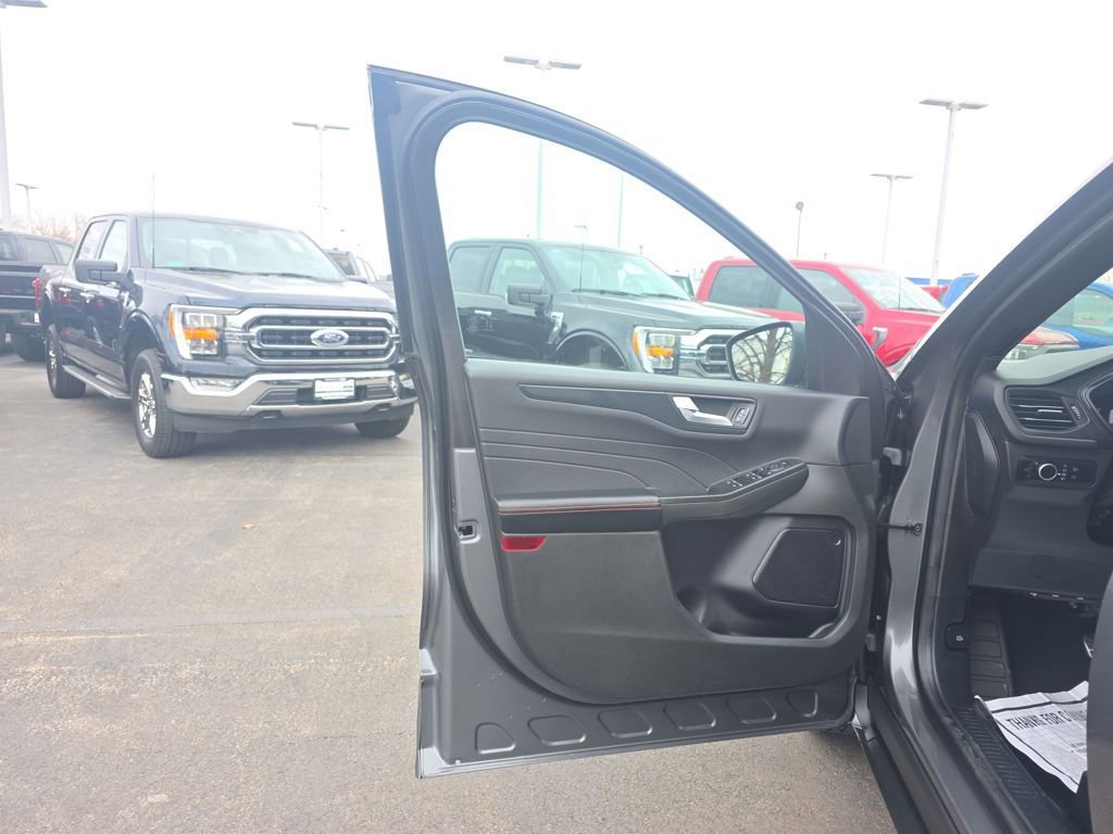 Certified 2023 Ford Escape ST-Line w/ Tech Pack #1 AWD/4WD image 15