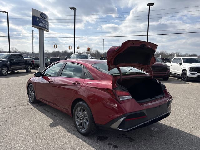 Used 2024 Hyundai Elantra SEL image 11