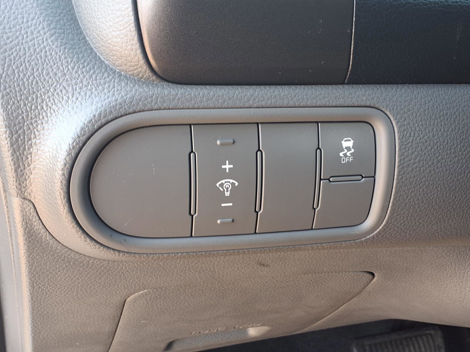 Used 2018 Kia Forte LX image 16