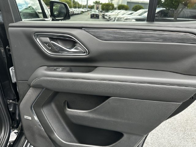 Used 2023 GMC Yukon SLT w/ SLT Premium Package AWD/4WD image 41