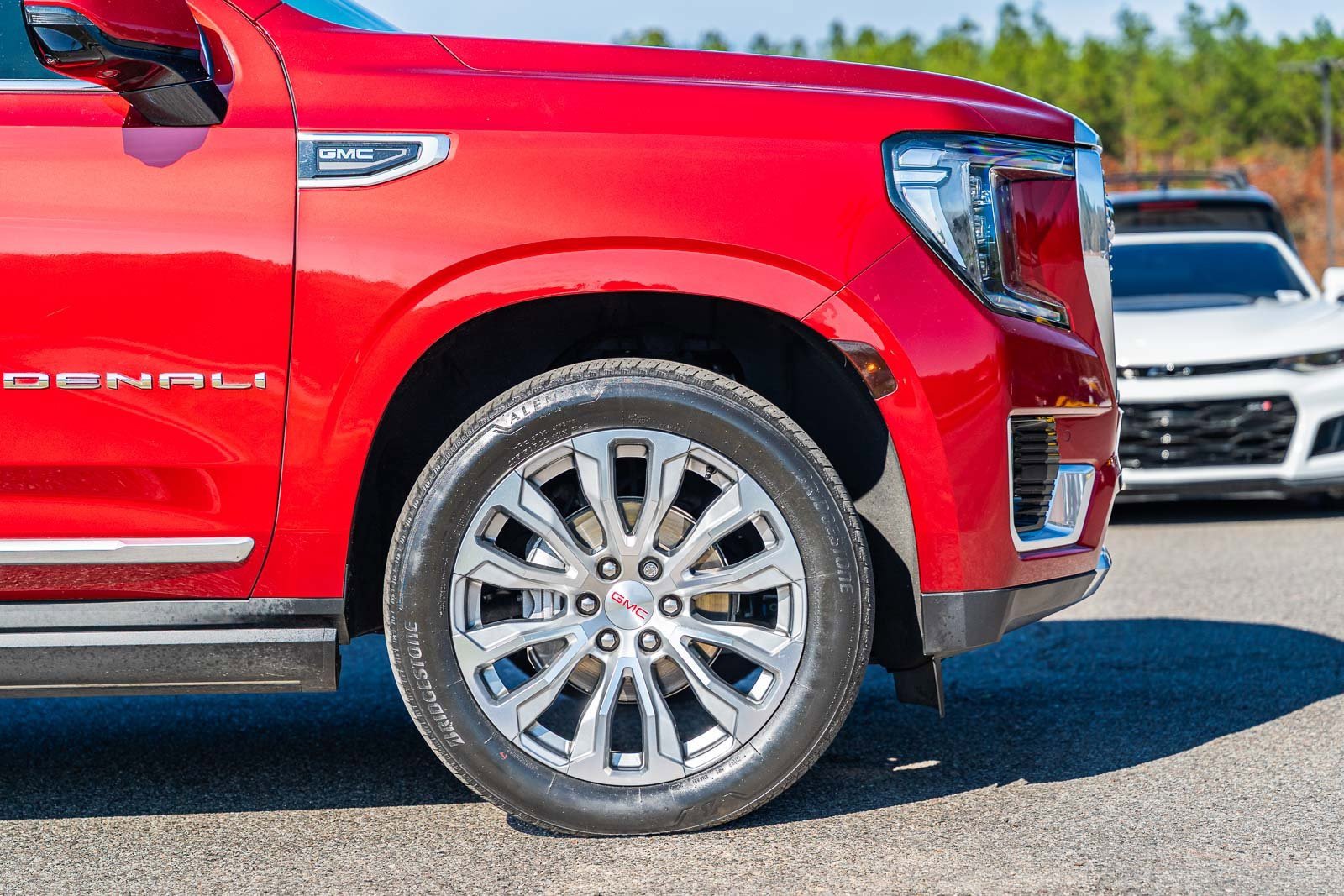 Used 2023 GMC Yukon Denali image 9