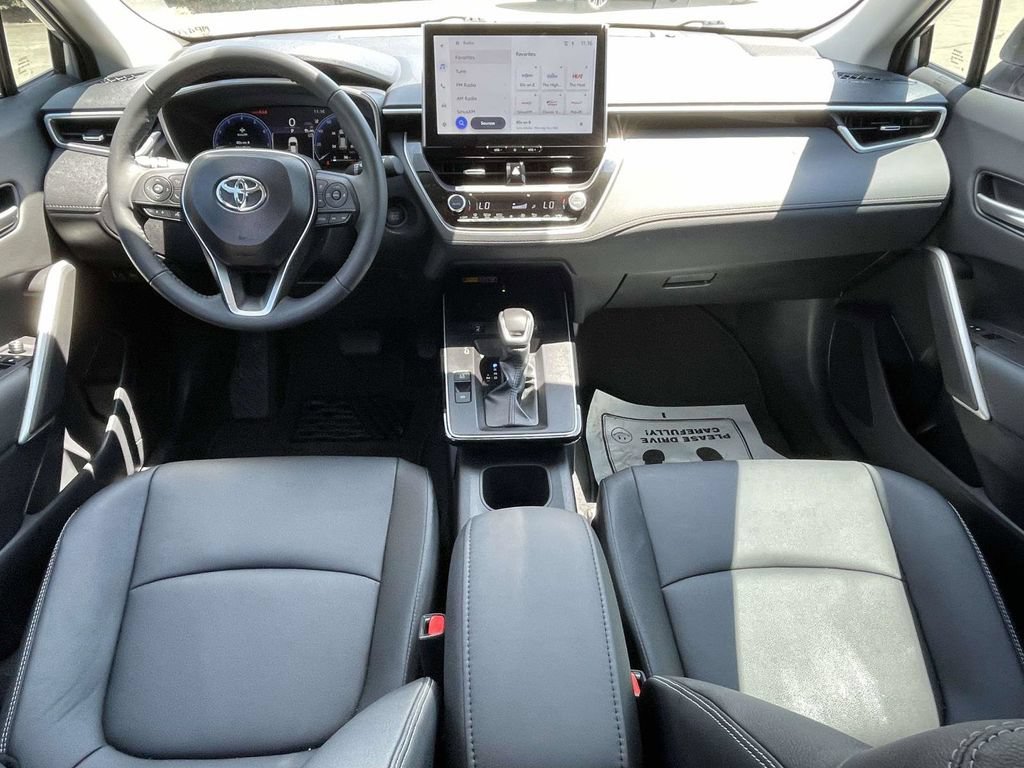 Used 2026 Toyota Corolla Cross XLE FWD image 11
