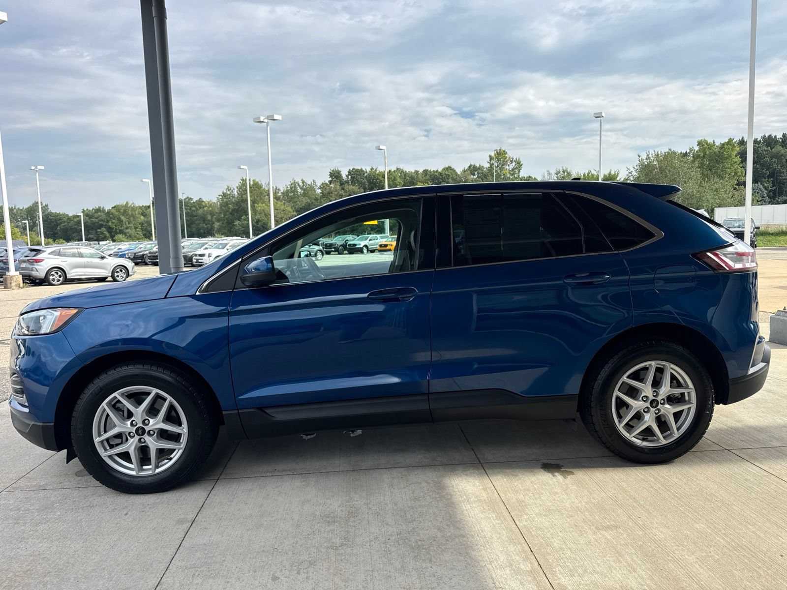 Certified 2024 Ford Edge SEL w/ Convenience Package AWD/4WD image 4