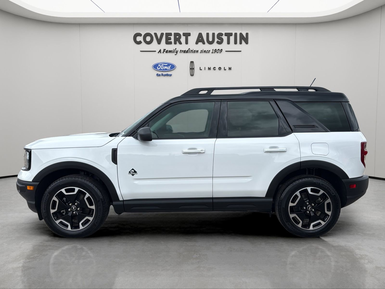 Certified 2024 Ford Bronco Sport Outer Banks w/ Tech Package AWD/4WD image 2