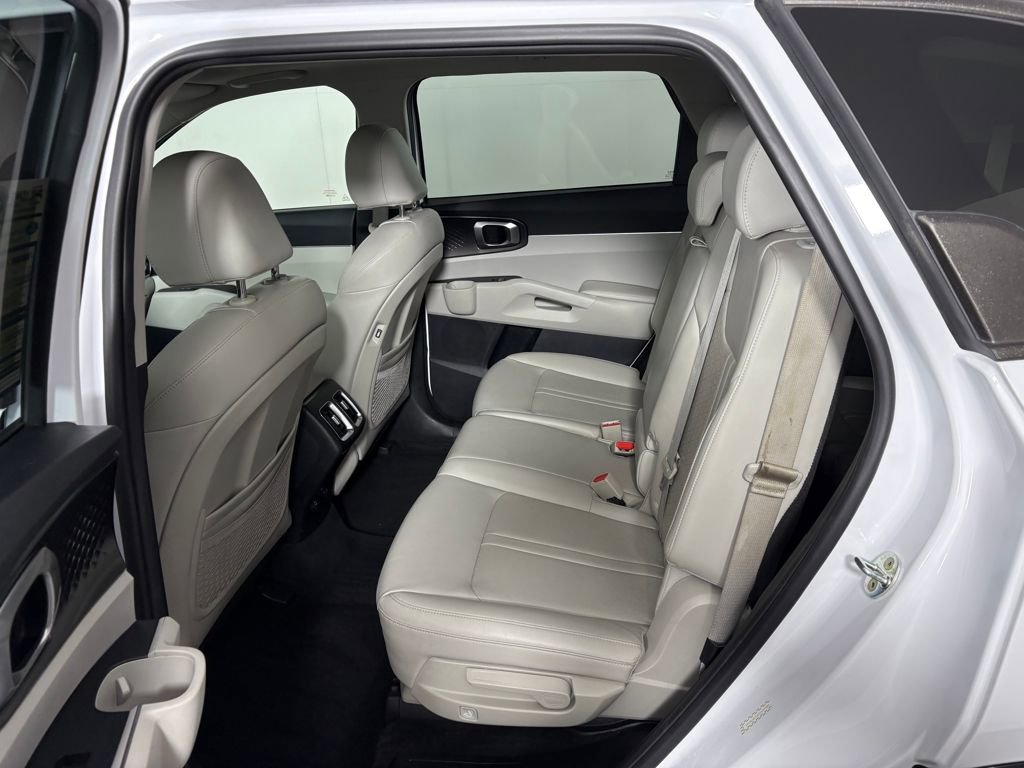 Used 2023 Kia Sorento S w/ Panoramic Sunroof Package image 28