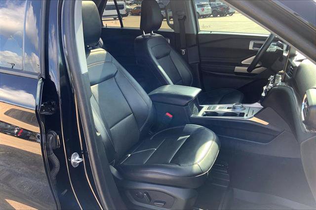 Certified 2023 Ford Explorer Limited w/ Limited Technology Package RWD image 7