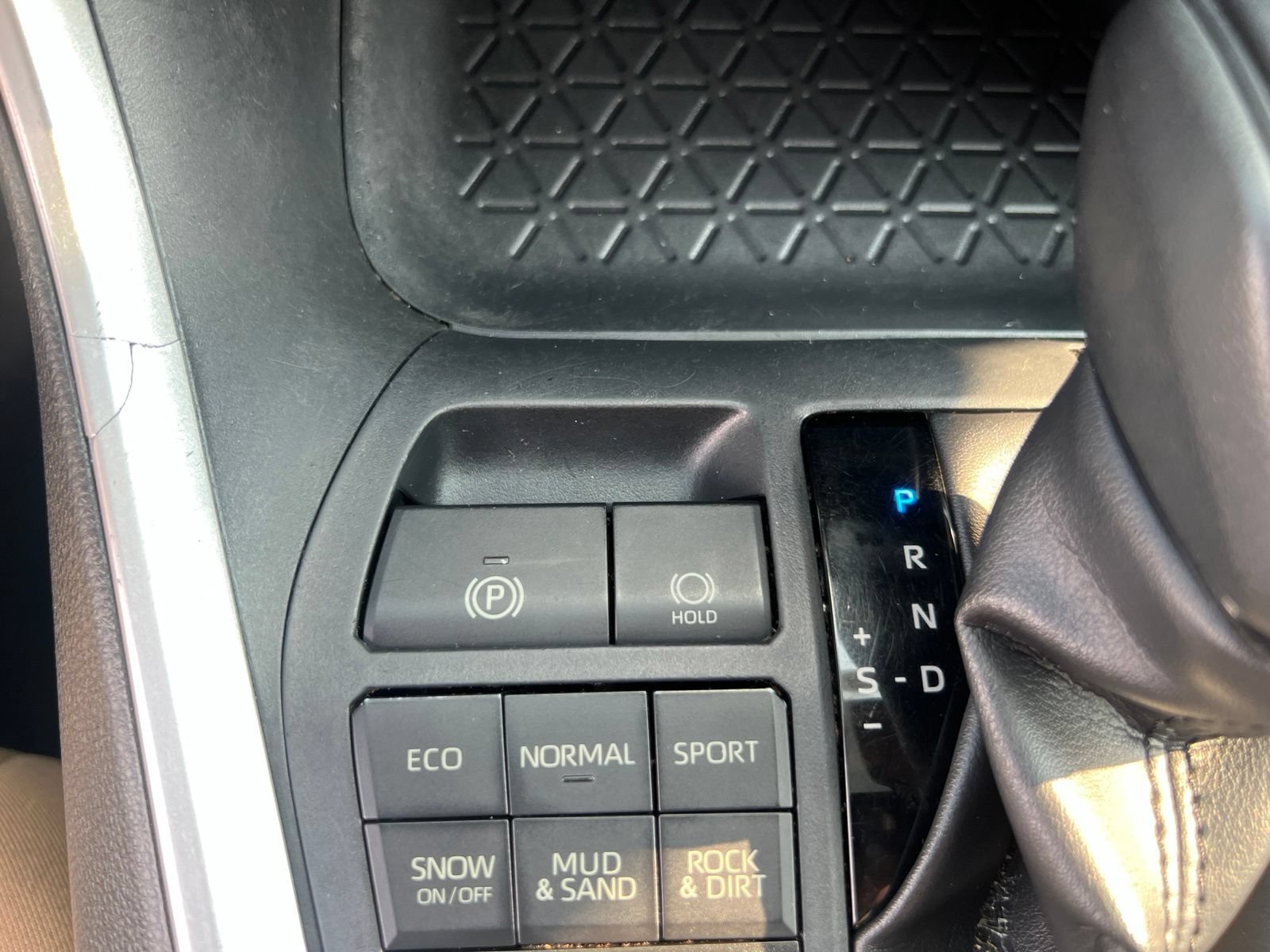 Used 2019 Toyota RAV4 LE w/ All Weather Liner Package AWD/4WD image 33