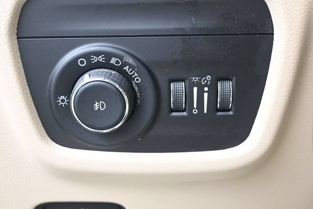Used 2023 Jeep Grand Cherokee L Limited AWD/4WD image 8