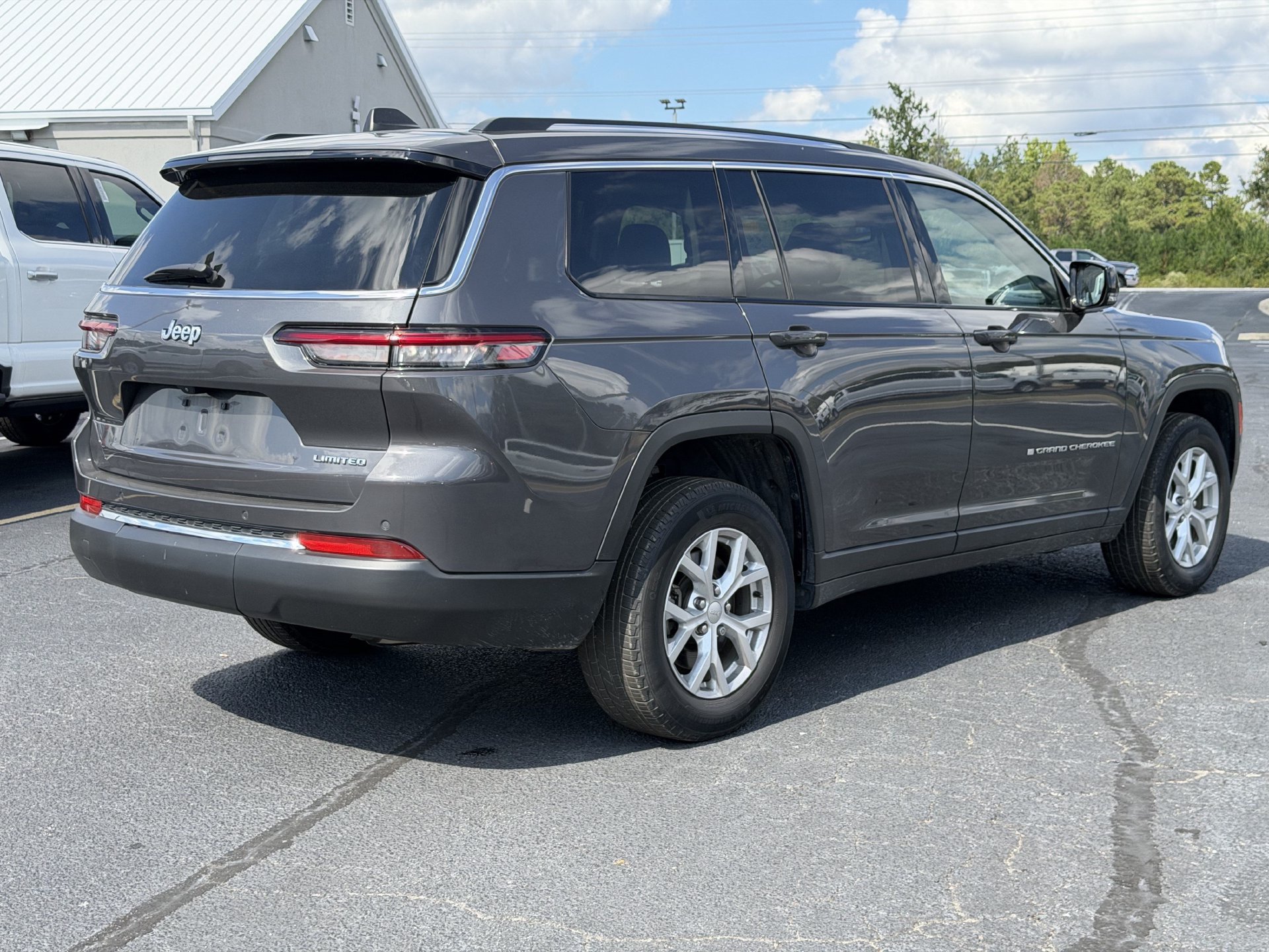Used 2023 Jeep Grand Cherokee L Limited RWD image 14