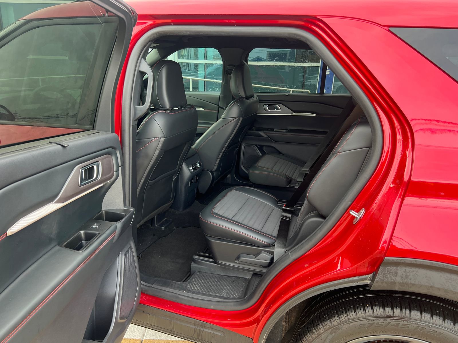 Certified 2025 Ford Explorer ST-Line w/ Premium Package RWD image 11