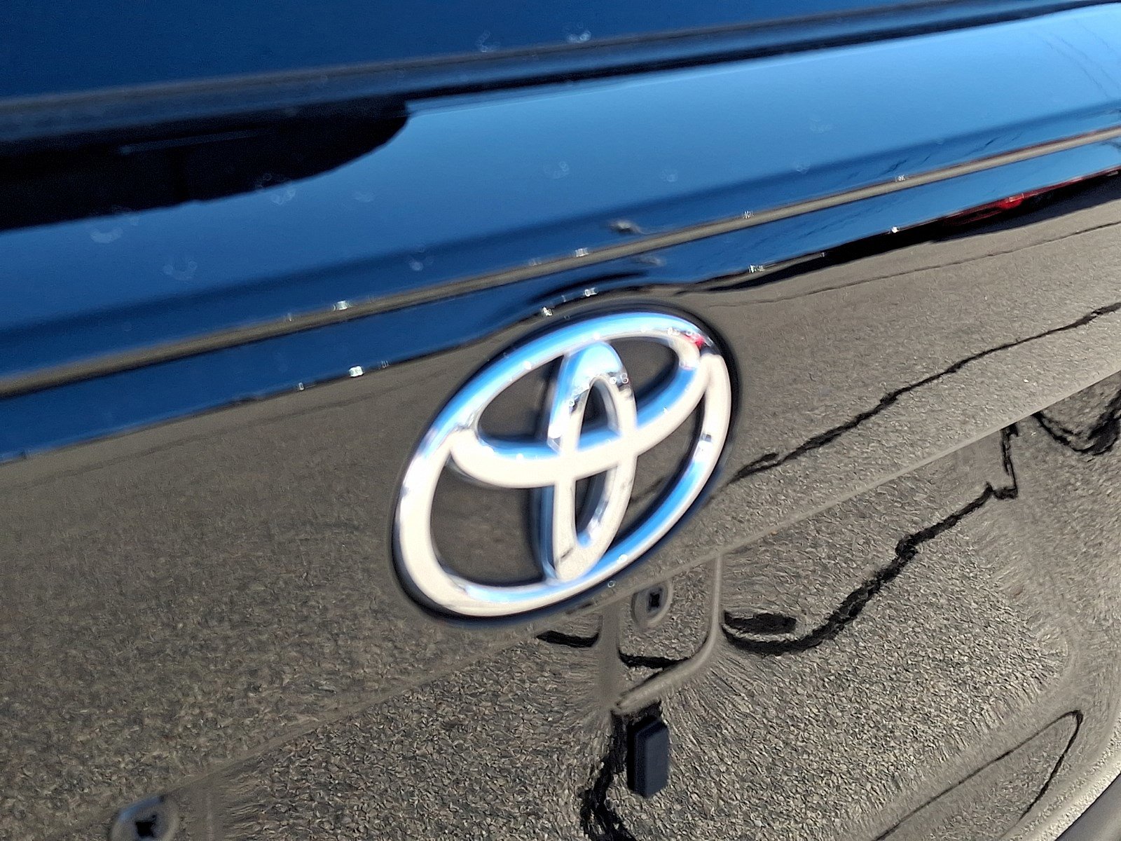 Used 2025 Toyota RAV4 LE image 29