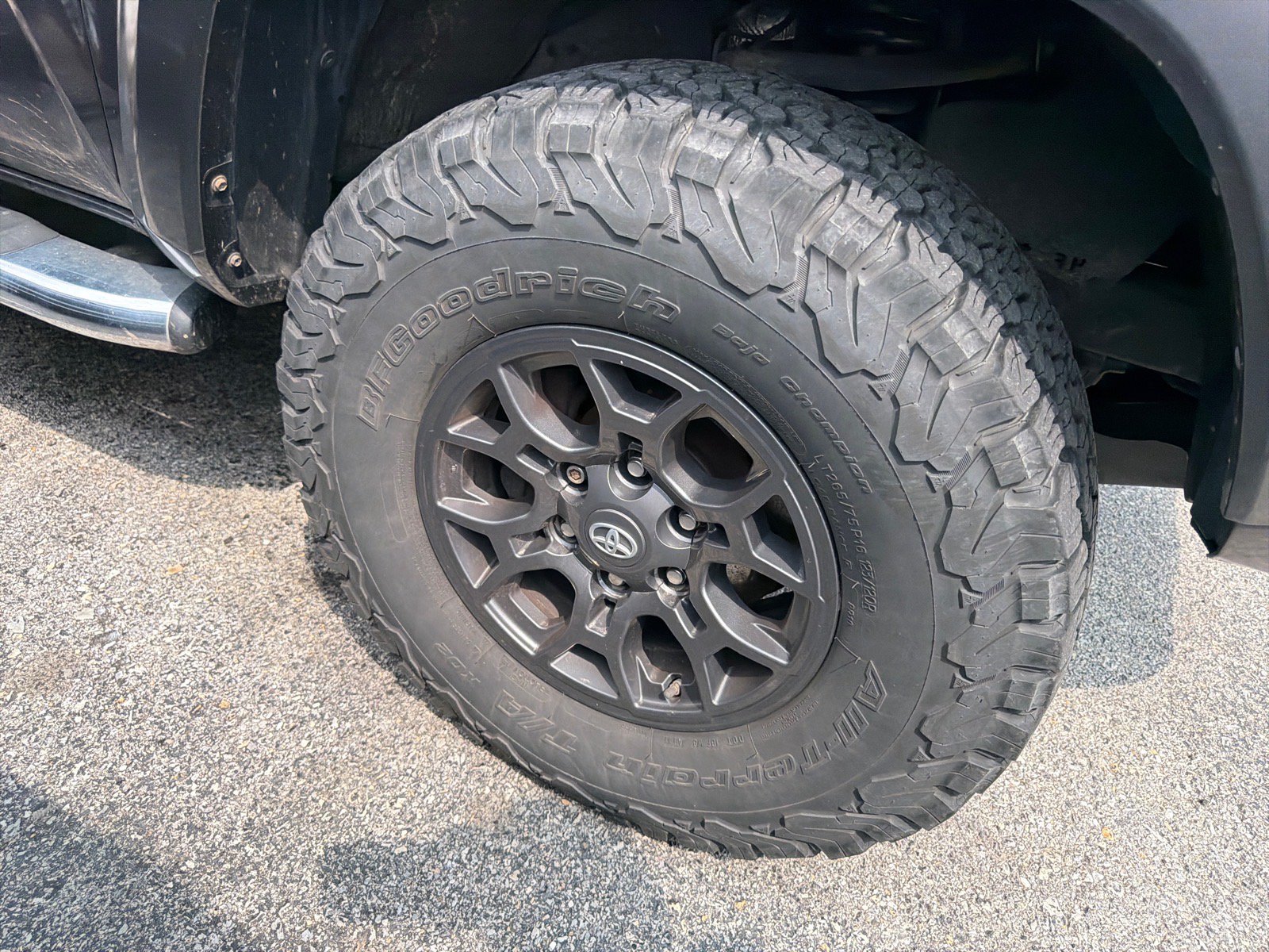 Used 2018 Toyota Tacoma SR5 AWD/4WD image 4
