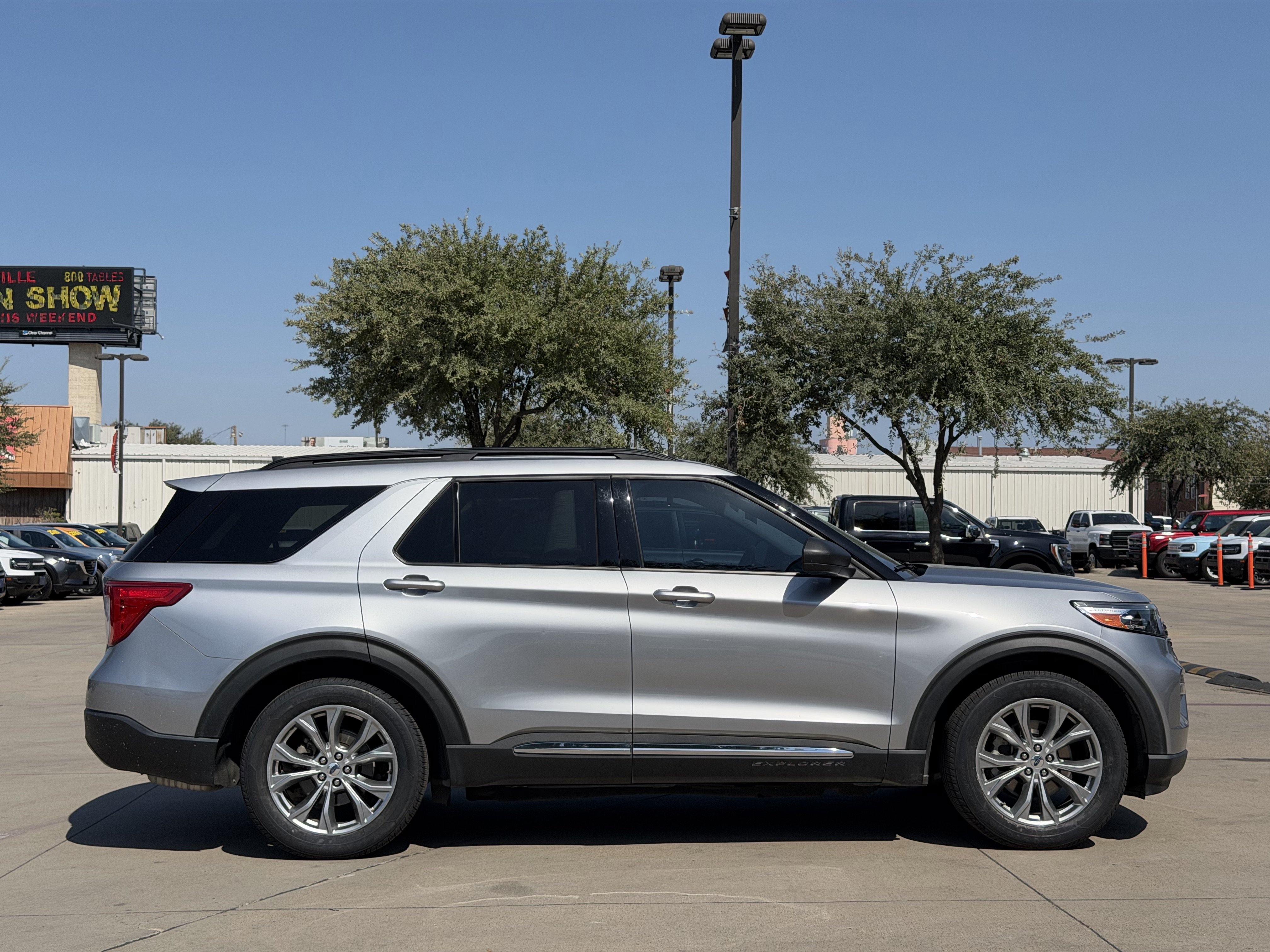 Certified 2021 Ford Explorer XLT w/ Equipment Group 202A RWD image 3