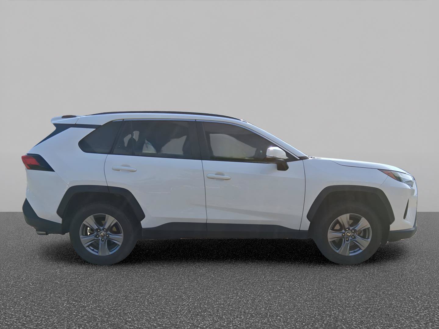 Used 2022 Toyota RAV4 XLE AWD/4WD image 4