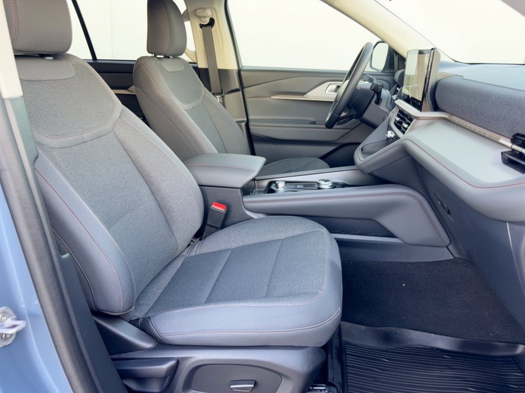 Certified 2025 Ford Explorer Active RWD image 30