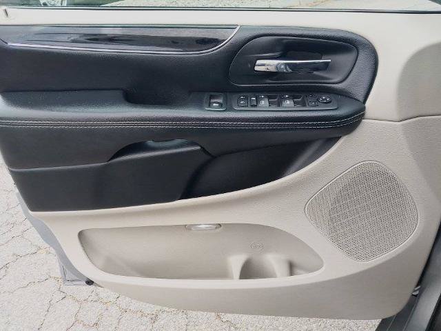 Used 2019 Dodge Grand Caravan SXT FWD image 15