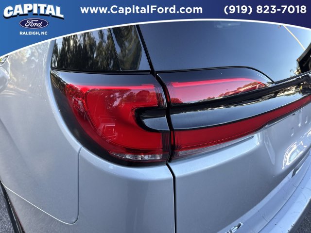 Used 2024 Chrysler Pacifica Touring-L FWD image 15