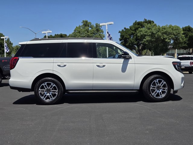 Certified 2025 Ford Expedition Active AWD/4WD image 3