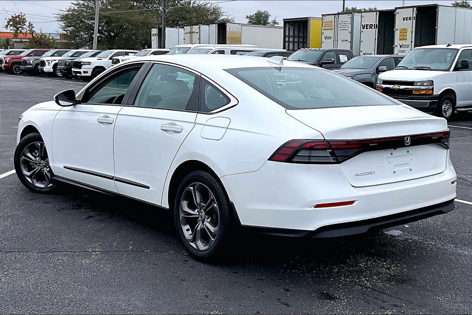 Used 2023 Honda Accord EX image 6