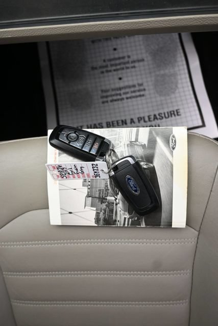 Certified 2017 Ford Fusion SE FWD image 10