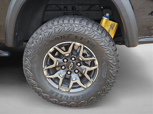 Used 2024 Chevrolet Colorado ZR2 w/ Technology Package AWD/4WD image 19