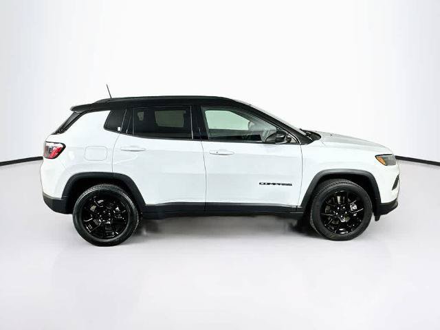 Used 2024 Jeep Compass Latitude w/ Altitude Special Edition AWD/4WD image 26