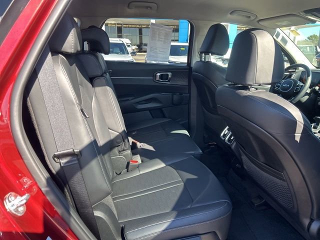 Used 2025 Kia Sorento S image 32