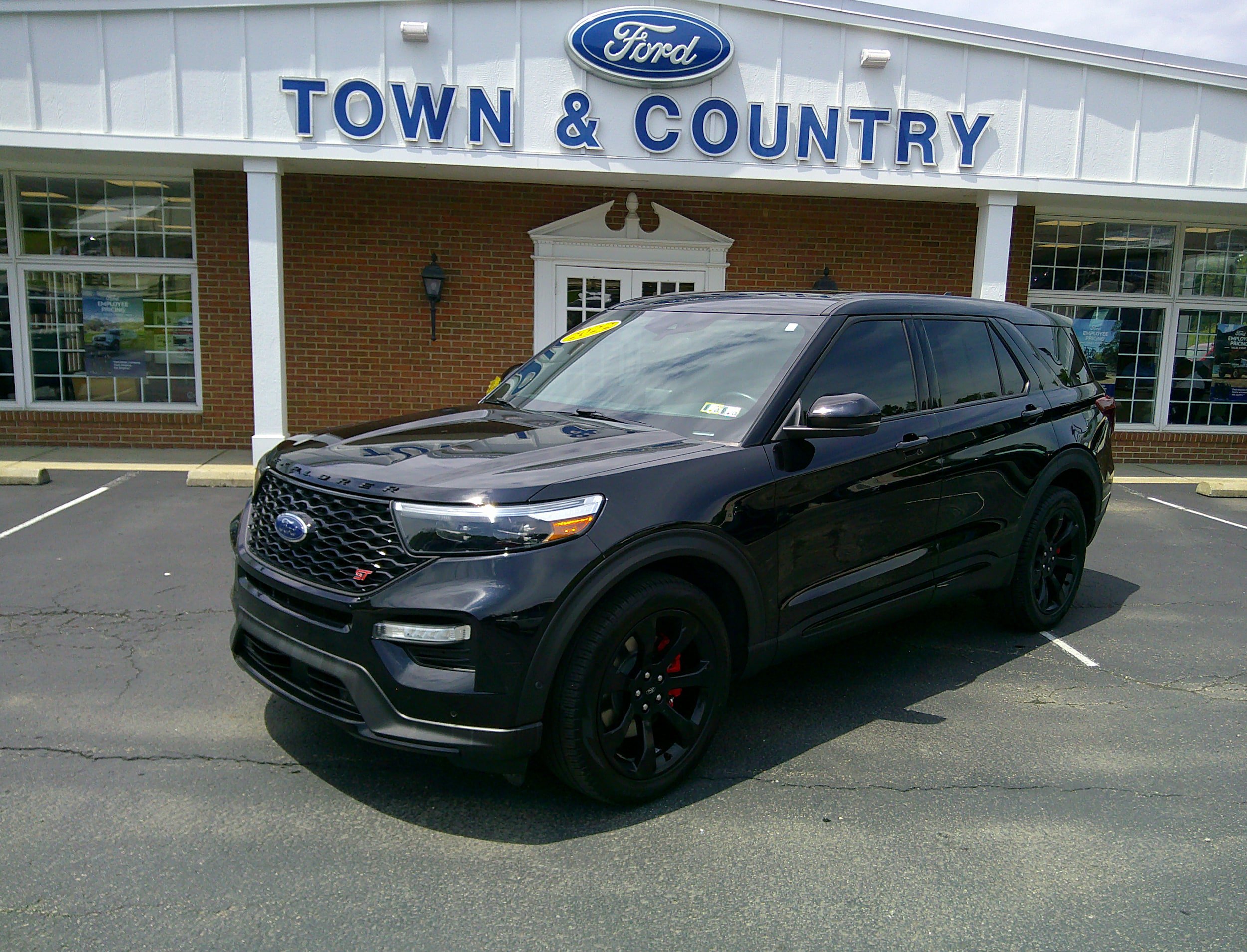 Certified 2022 Ford Explorer ST w/ Equipment Group 401A AWD/4WD image 2